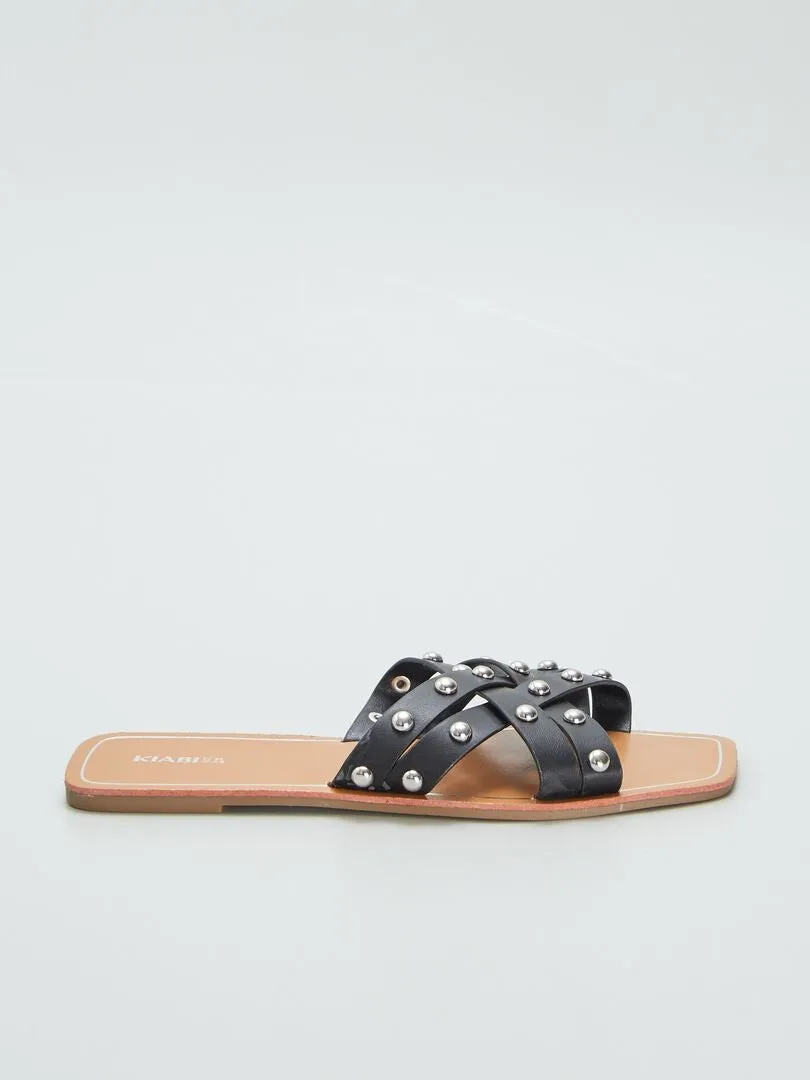 SANDALIAS CON TIRAS CRUZADAS CON TACHUELAS  NEGRO
