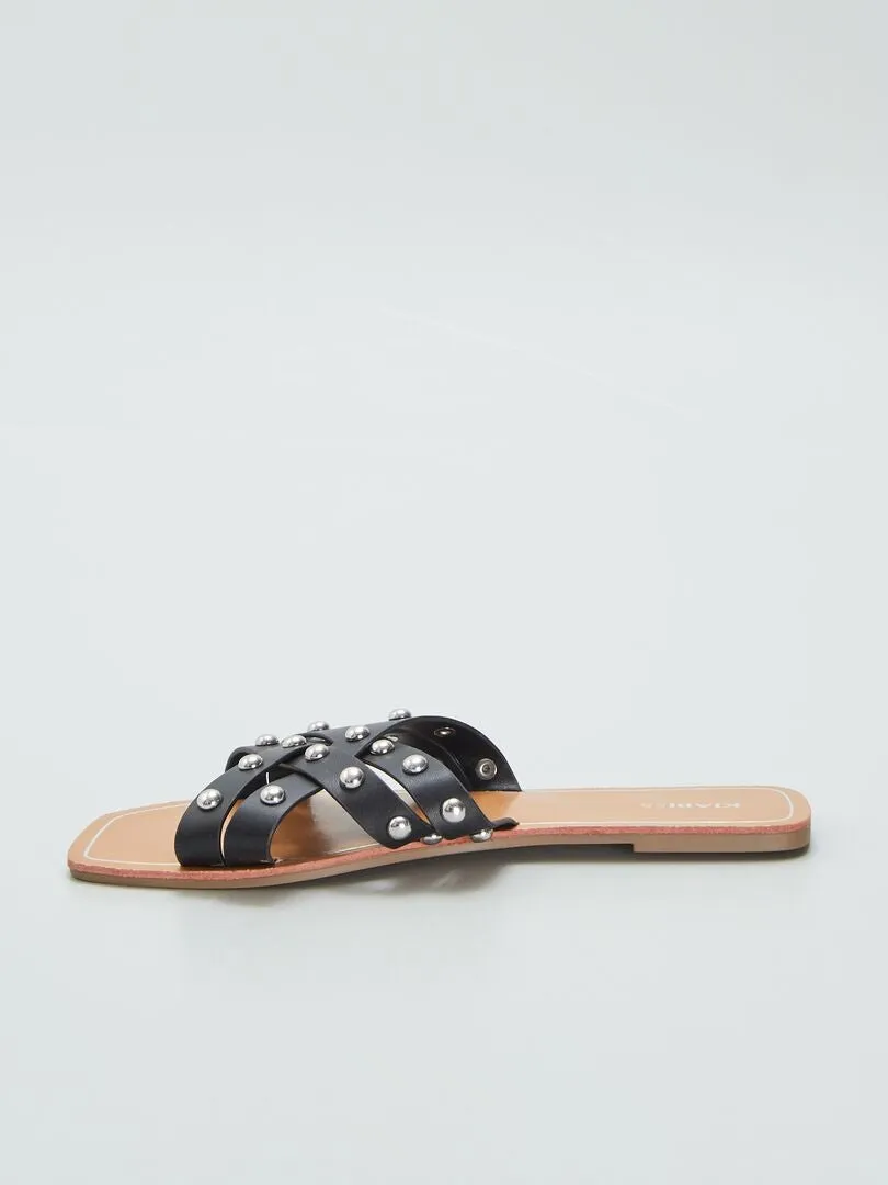 SANDALIAS CON TIRAS CRUZADAS CON TACHUELAS  NEGRO