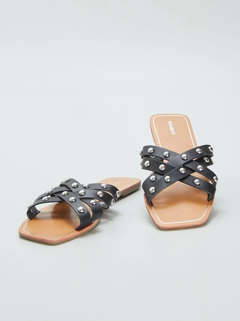 SANDALIAS CON TIRAS CRUZADAS CON TACHUELAS  NEGRO