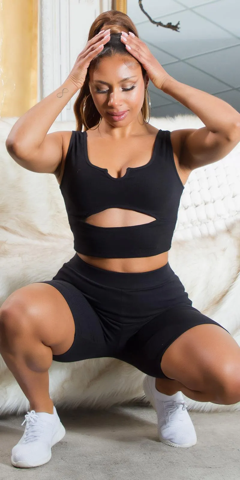 Set biker shorts y top de punto negro