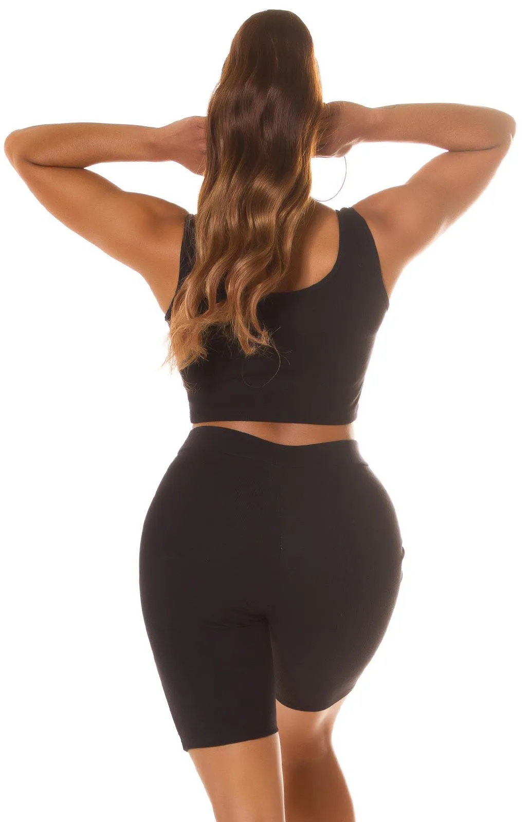Set biker shorts y top de punto negro