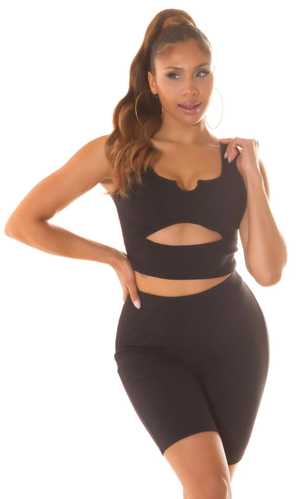 Set biker shorts y top de punto negro