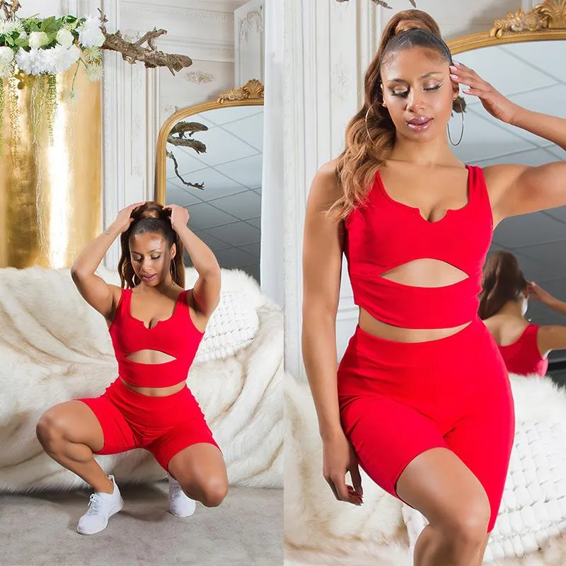 Set biker shorts y top de punto rojo