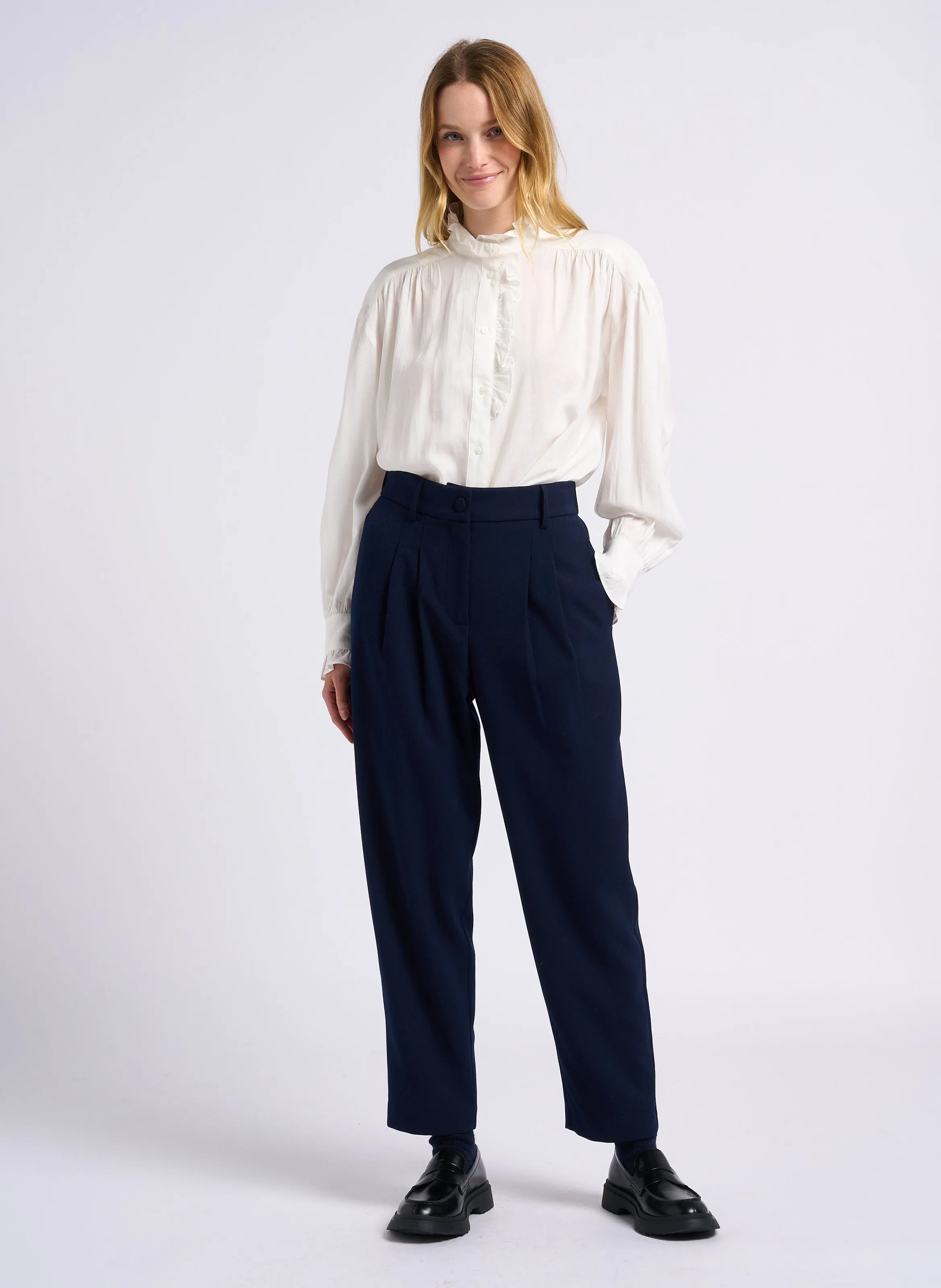 SUNCOO JALIL  PANTALóN DE TALLE ALTO CON PINZAS EN AZUL