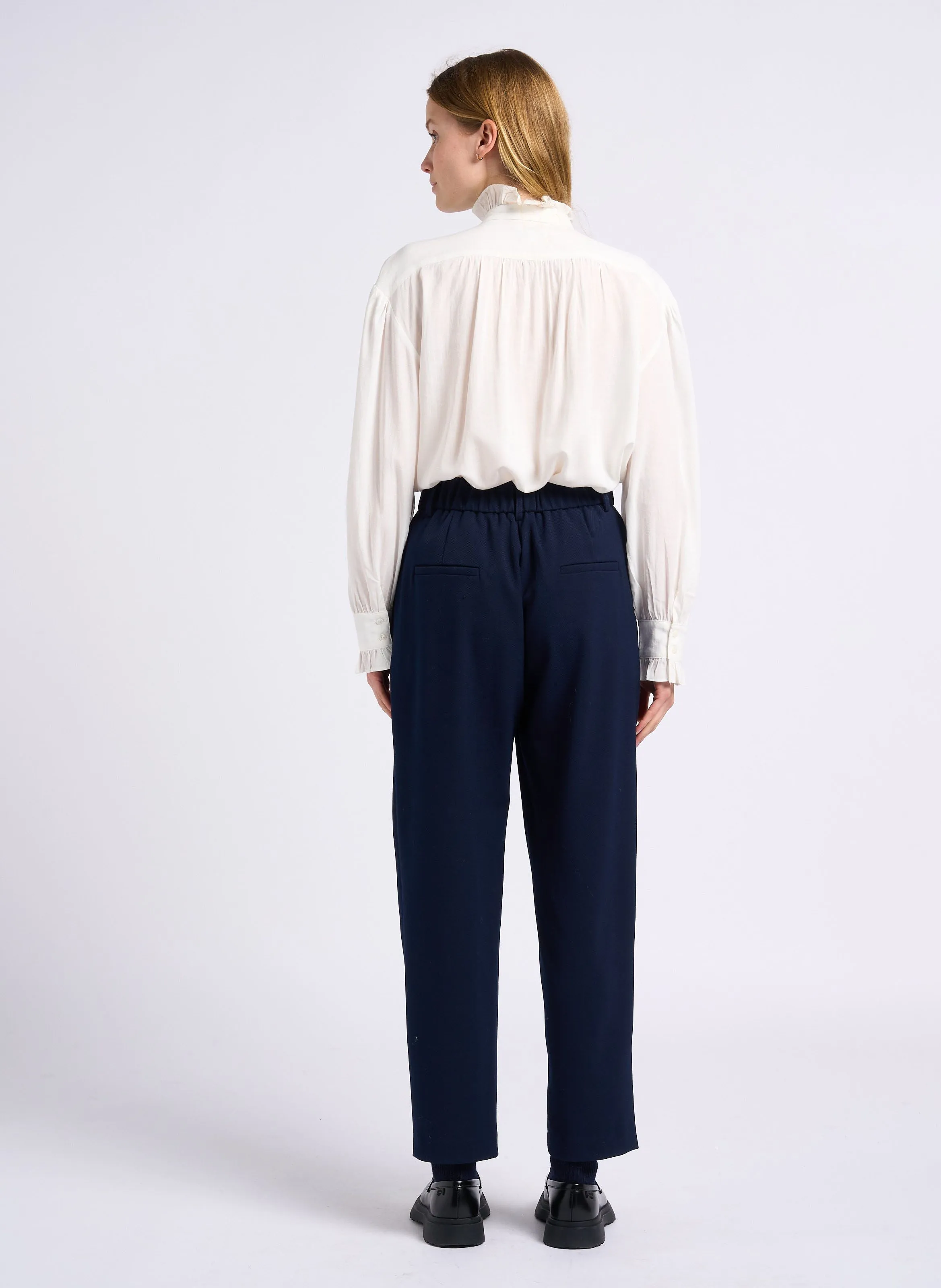 SUNCOO JALIL  PANTALóN DE TALLE ALTO CON PINZAS EN AZUL