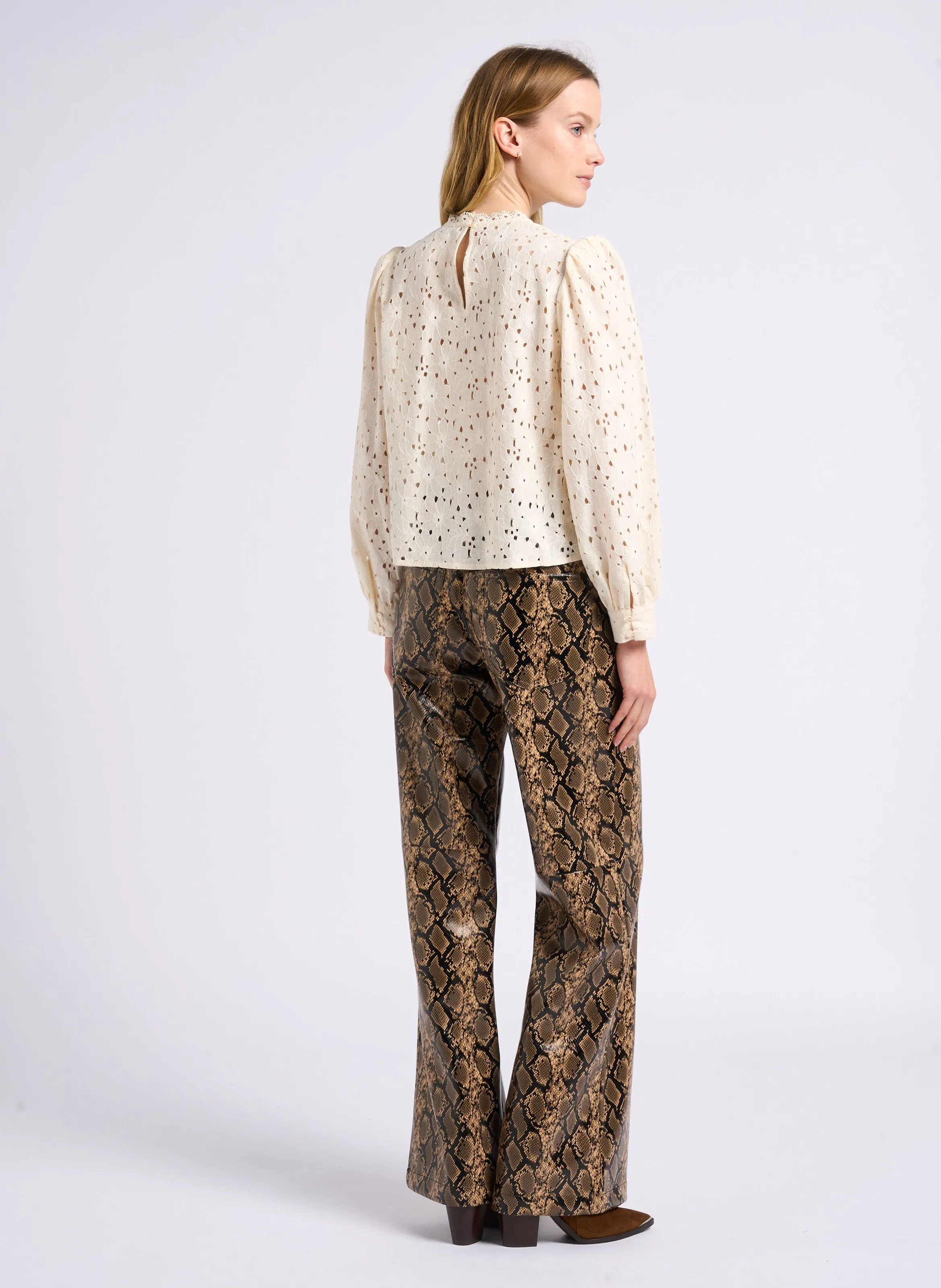 SUNCOO JIMMY  PANTALóN ACAMPANADO ESTAMPADO EN MARRON