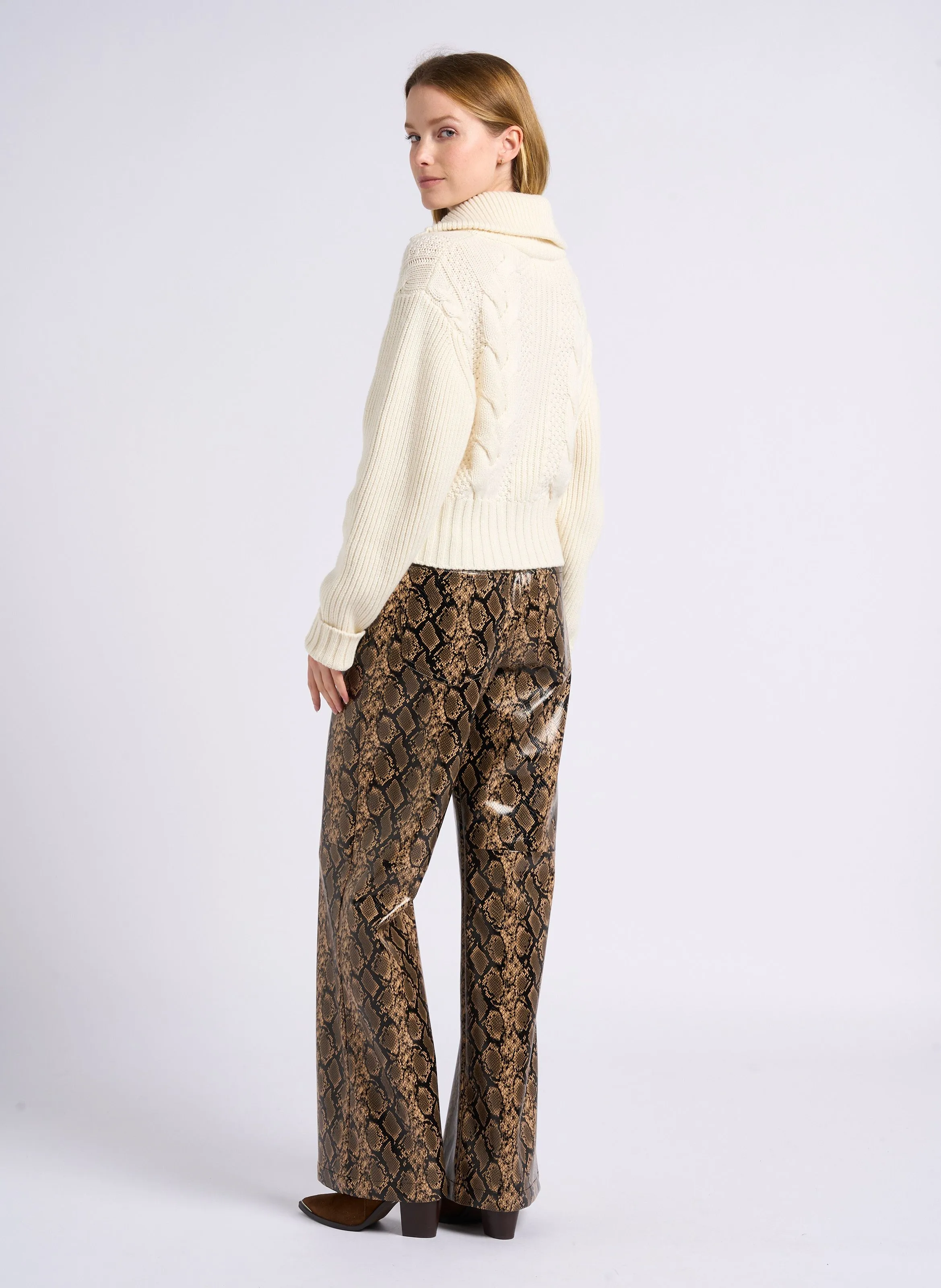 SUNCOO JIMMY  PANTALóN ACAMPANADO ESTAMPADO EN MARRON