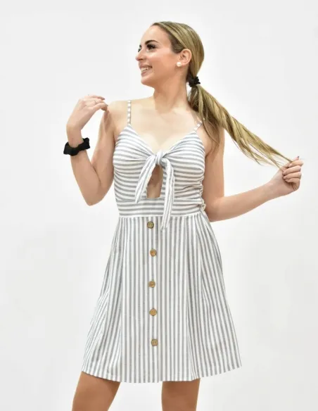 Vestido veraniego a rayas gris y blanco