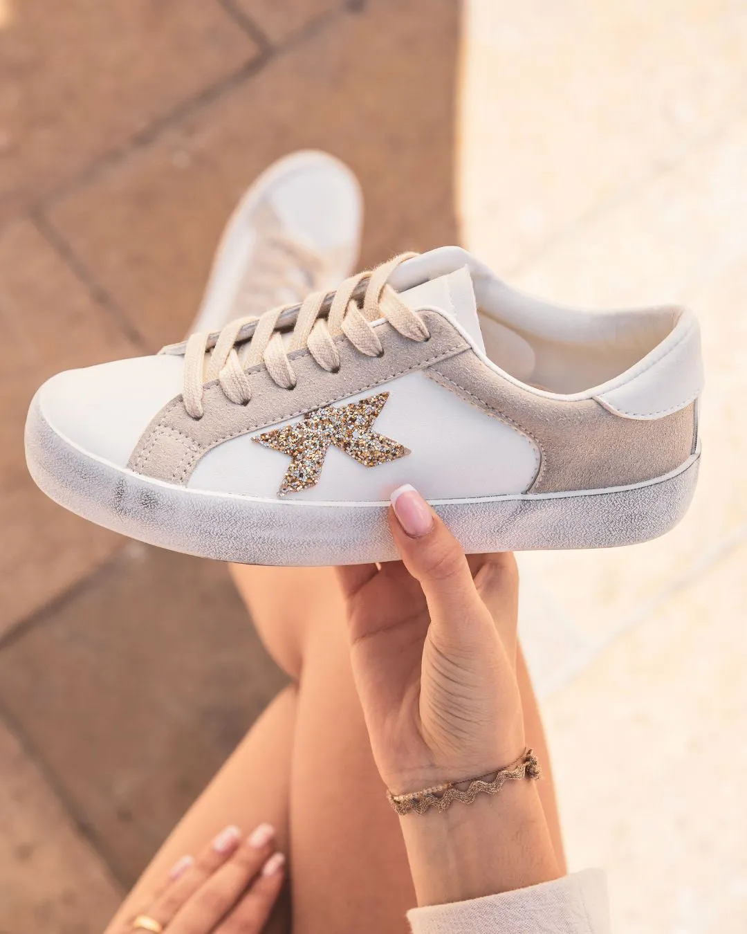 ZAPATILLA PARA MUJER CON CORDONES, ESTRELLA BLANCA Y BEIGE  STELLA