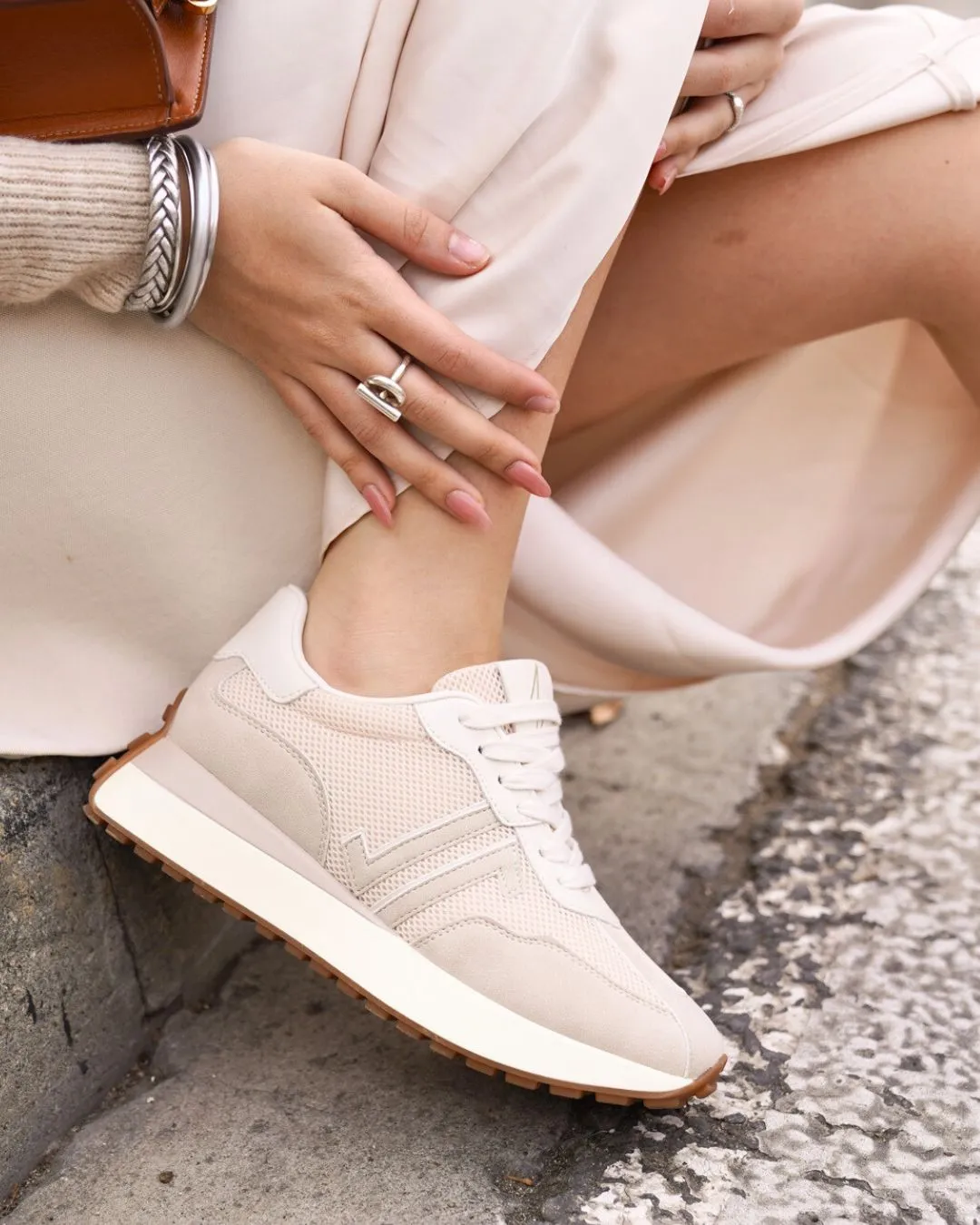 ZAPATILLAS DE MUJER BEIGE CON CORDONES  CL77 BEIGE