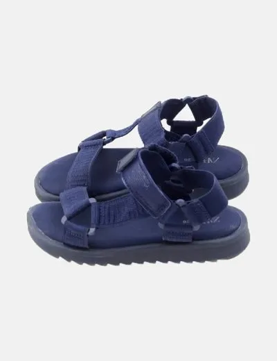Zara Sandalia azul detalle velcro
