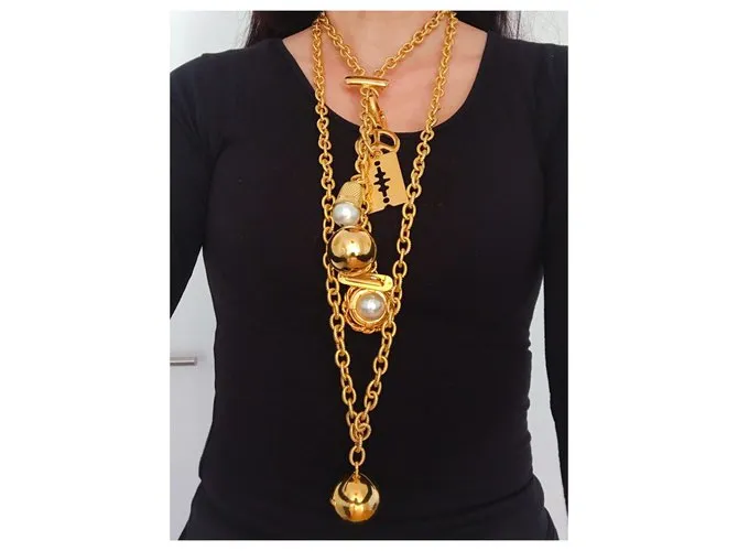 ¡¡raro!! 1990Cinturón con dije dorado de Moschino 
