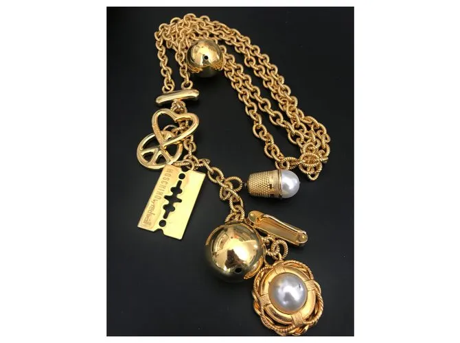 ¡¡raro!! 1990Cinturón con dije dorado de Moschino 