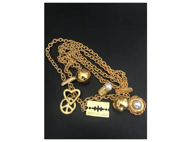 ¡¡raro!! 1990Cinturón con dije dorado de Moschino 