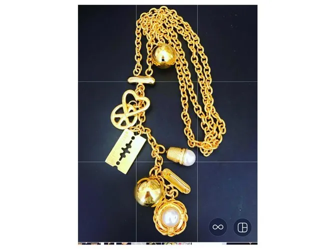 ¡¡raro!! 1990Cinturón con dije dorado de Moschino 